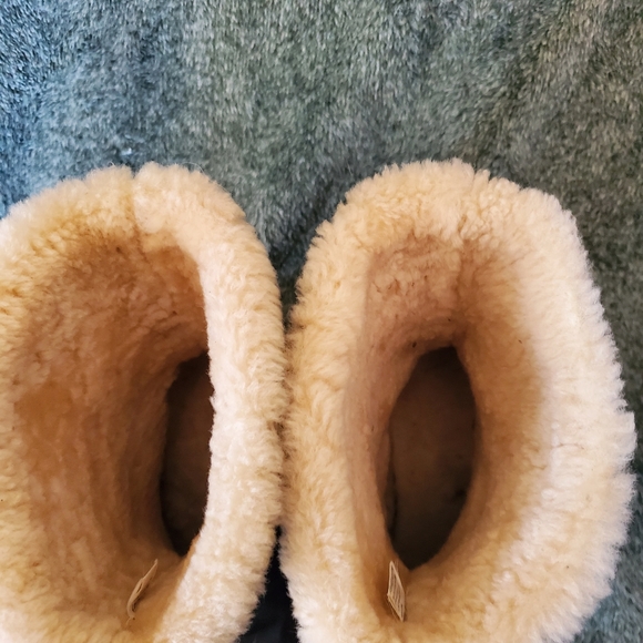 Born size 9 1/2 Sherpa Ankle Boots. - Picture 4 of 5